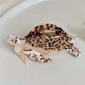 Honu Turtle Claw Clip